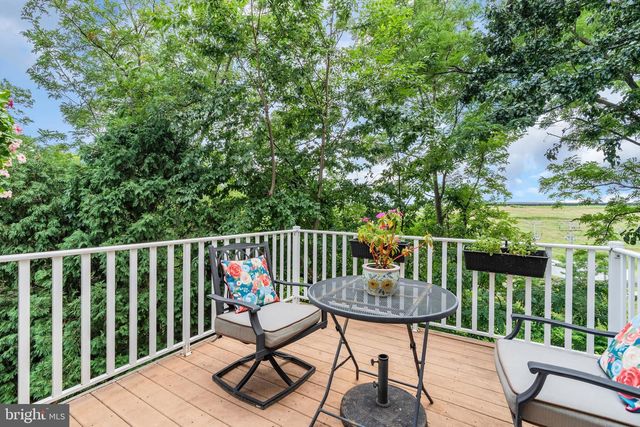 10 BIESIADA CT, Parlin, NJ 08859