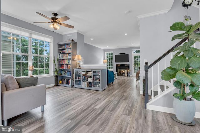 10 BIESIADA CT, Parlin, NJ 08859