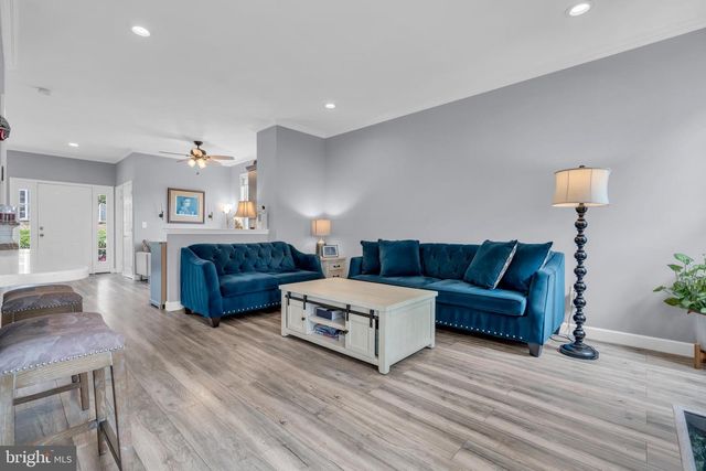 10 BIESIADA CT, Parlin, NJ 08859