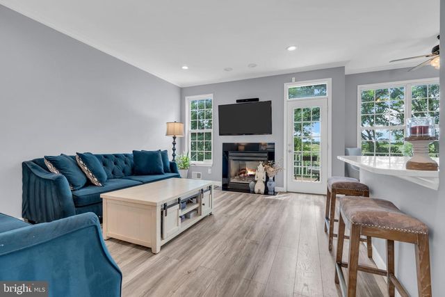 10 BIESIADA CT, Parlin, NJ 08859