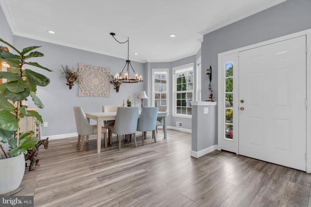 10 BIESIADA CT, Parlin, NJ 08859