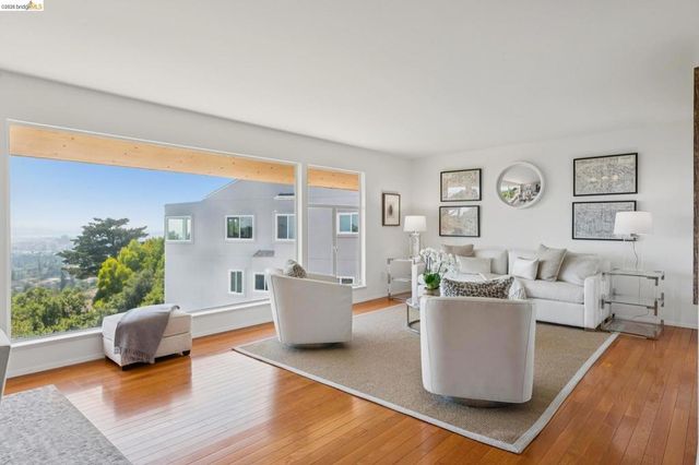 1901 Melvin Rd, Oakland, CA 94602