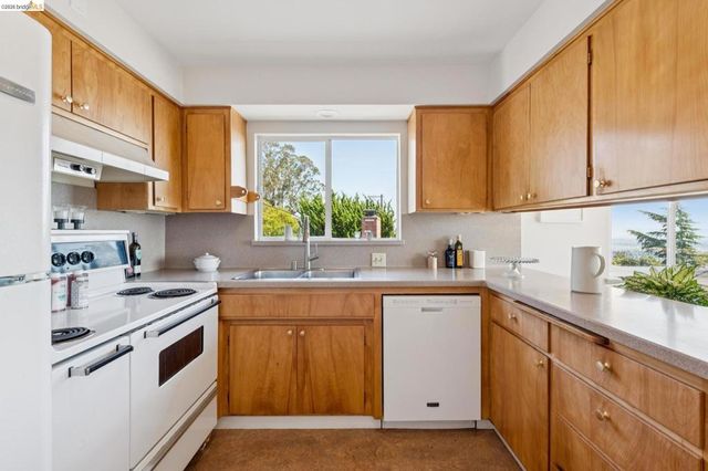 1901 Melvin Rd, Oakland, CA 94602