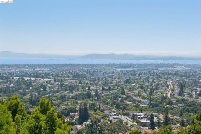 1901 Melvin Rd, Oakland, CA 94602