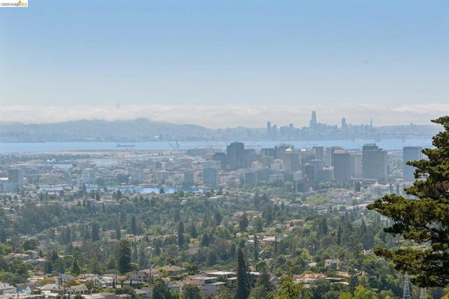 1901 Melvin Rd, Oakland, CA 94602