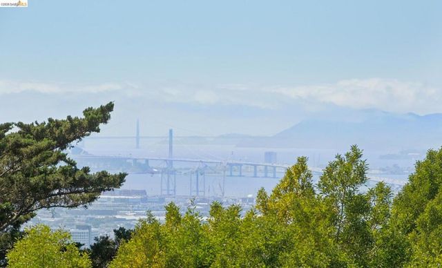 1901 Melvin Rd, Oakland, CA 94602