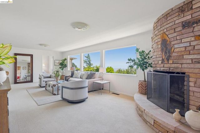 1901 Melvin Rd, Oakland, CA 94602