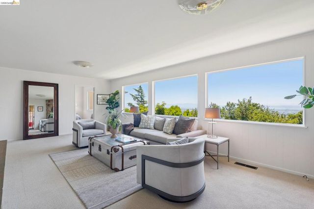 1901 Melvin Rd, Oakland, CA 94602