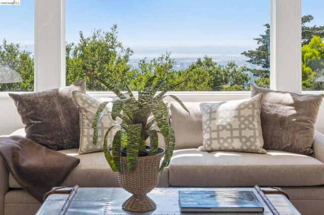 1901 Melvin Rd, Oakland, CA 94602