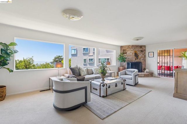 1901 Melvin Rd, Oakland, CA 94602