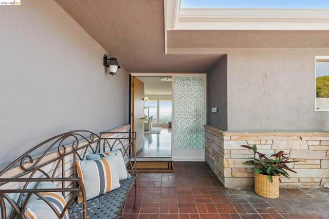 1901 Melvin Rd, Oakland, CA 94602