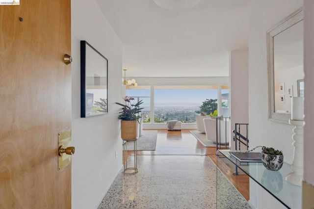 1901 Melvin Rd, Oakland, CA 94602