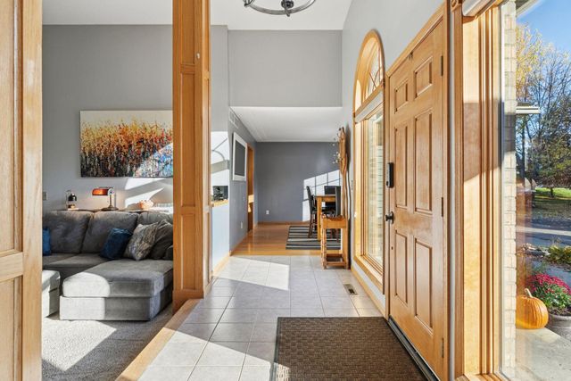 582 Country Oaks Lane, River Falls, WI 54022