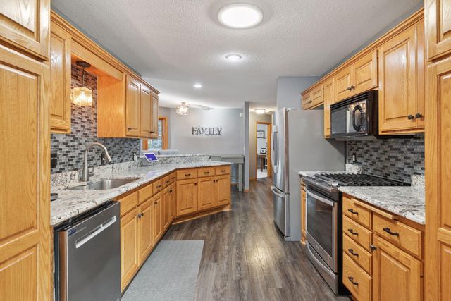 582 Country Oaks Lane, River Falls, WI 54022