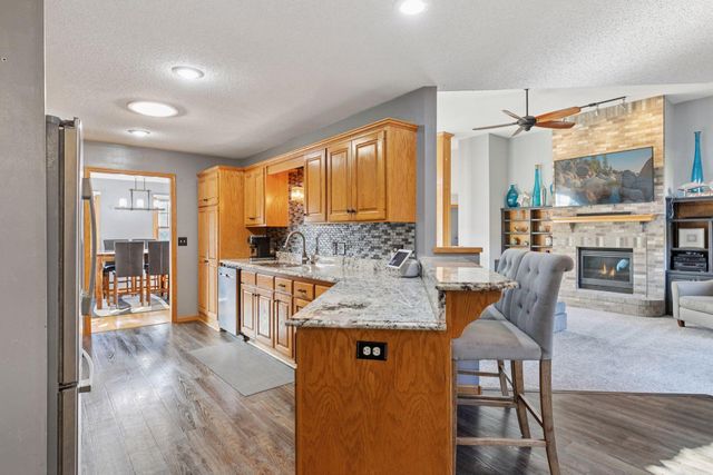 582 Country Oaks Lane, River Falls, WI 54022