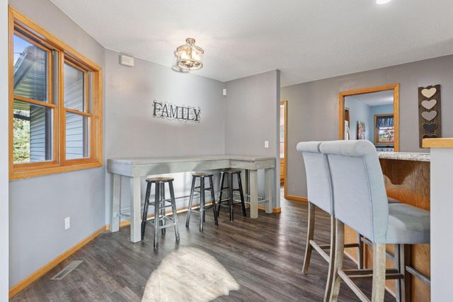 582 Country Oaks Lane, River Falls, WI 54022