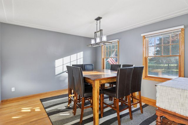 582 Country Oaks Lane, River Falls, WI 54022