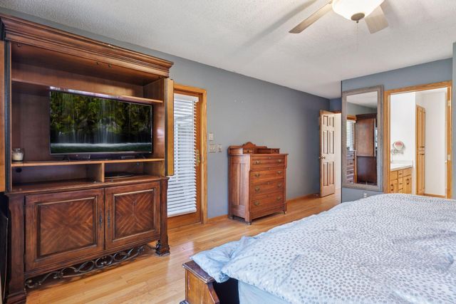 582 Country Oaks Lane, River Falls, WI 54022