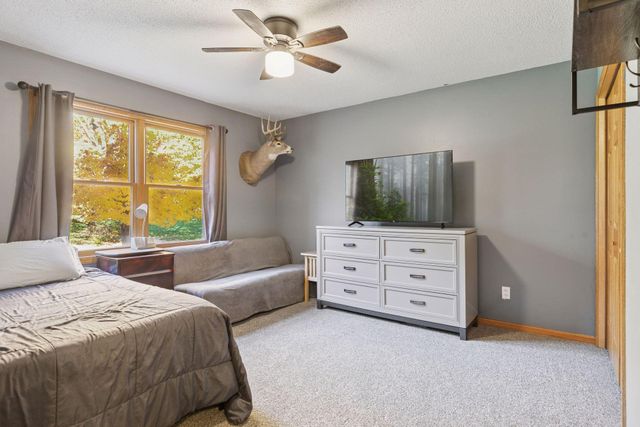 582 Country Oaks Lane, River Falls, WI 54022