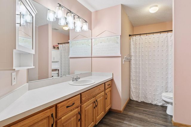 582 Country Oaks Lane, River Falls, WI 54022