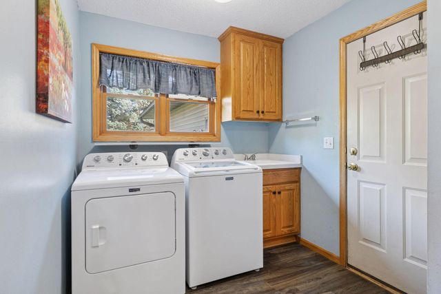 582 Country Oaks Lane, River Falls, WI 54022