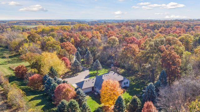 582 Country Oaks Lane, River Falls, WI 54022