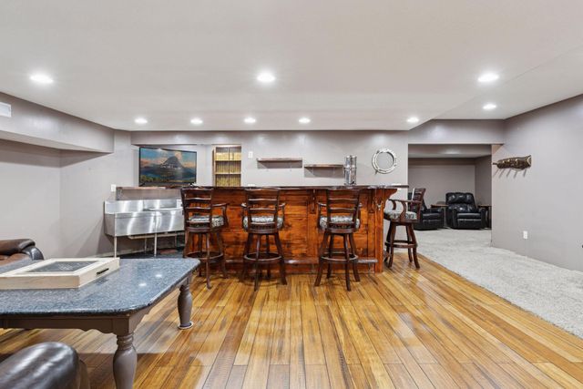 582 Country Oaks Lane, River Falls, WI 54022