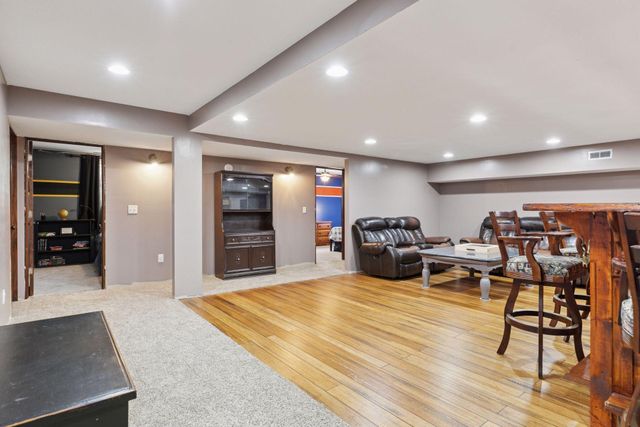 582 Country Oaks Lane, River Falls, WI 54022