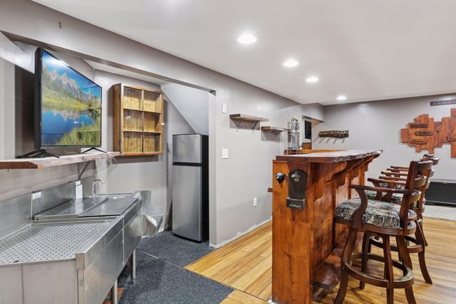 582 Country Oaks Lane, River Falls, WI 54022