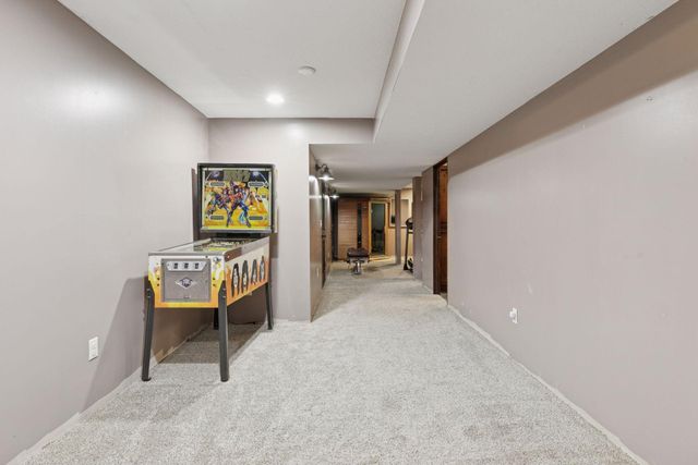 582 Country Oaks Lane, River Falls, WI 54022