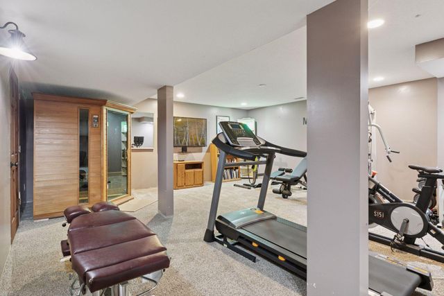 582 Country Oaks Lane, River Falls, WI 54022