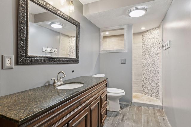 582 Country Oaks Lane, River Falls, WI 54022