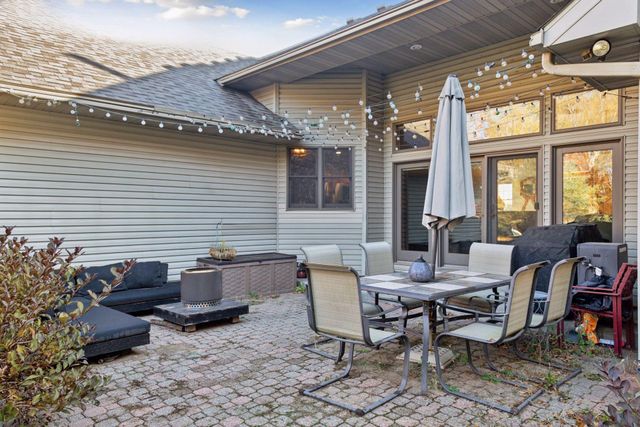 582 Country Oaks Lane, River Falls, WI 54022