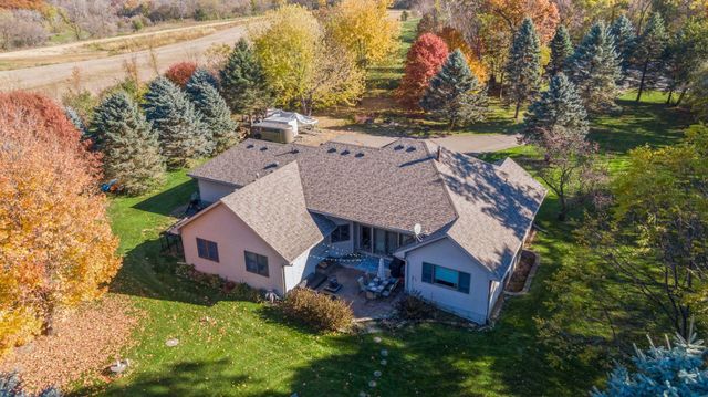 582 Country Oaks Lane, River Falls, WI 54022