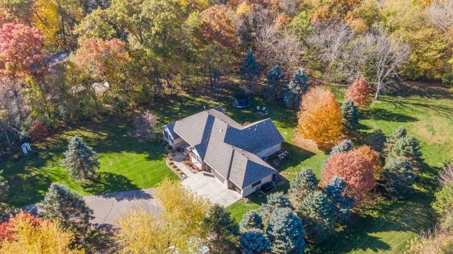 582 Country Oaks Lane, River Falls, WI 54022