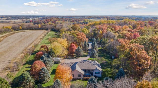 582 Country Oaks Lane, River Falls, WI 54022