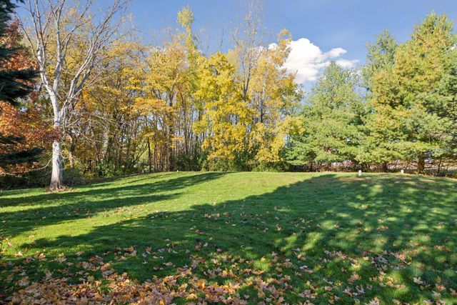 582 Country Oaks Lane, River Falls, WI 54022