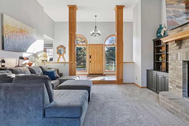 582 Country Oaks Lane, River Falls, WI 54022