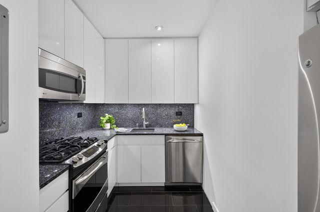 155 E 34th St Apt 20K, New York City, NY 10016