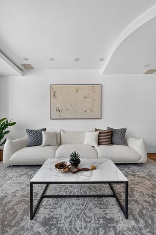 155 E 34th St Apt 20K, New York City, NY 10016