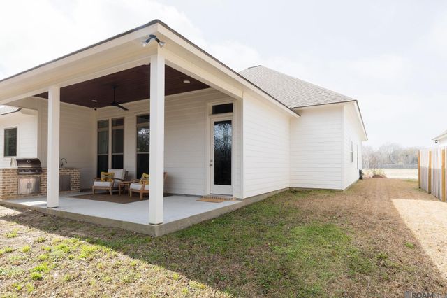 1126 Ivy Ct, Denham Springs, LA 70726