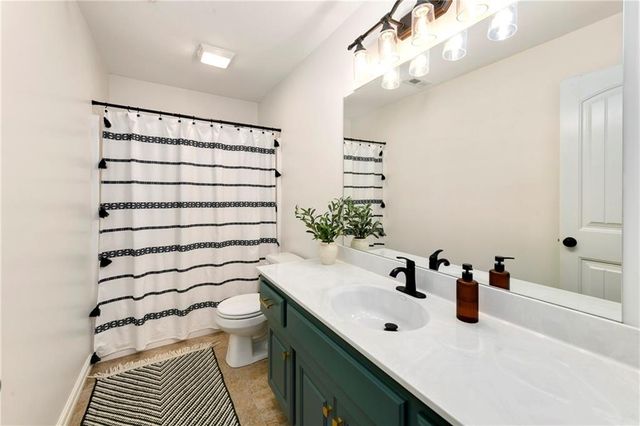 929 SW 33rd Street, Lee's Summit, MO 64082