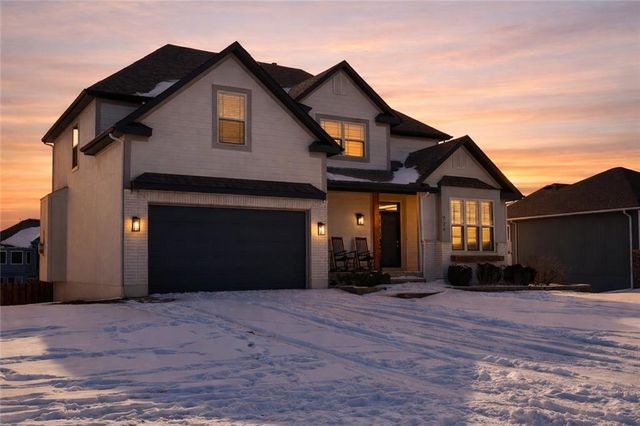 929 SW 33rd Street, Lee's Summit, MO 64082