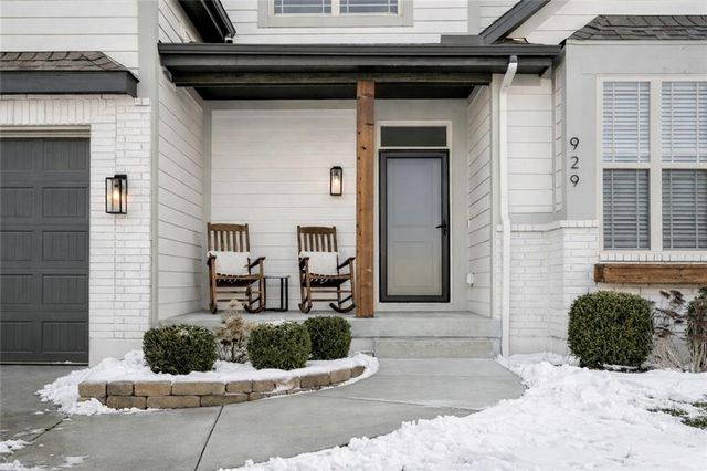 929 SW 33rd Street, Lee's Summit, MO 64082