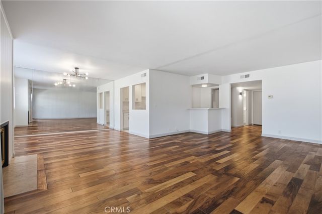 853 S Le Doux, Los Angeles, CA 90035