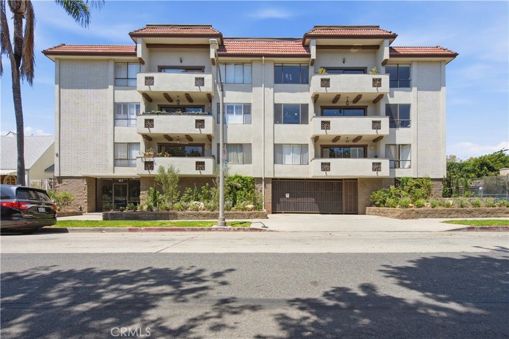 853 S Le Doux, Los Angeles, CA 90035