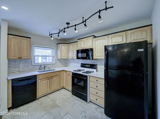 59 Guadeloupe Drive, Toms River, NJ 08757