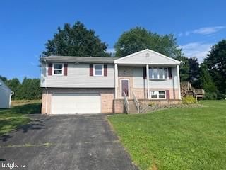 2 ADAMS CT, New Freedom, PA 17349