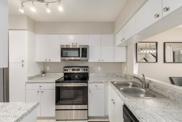 1718 S LONGMORE Street 34, Mesa, AZ 85202