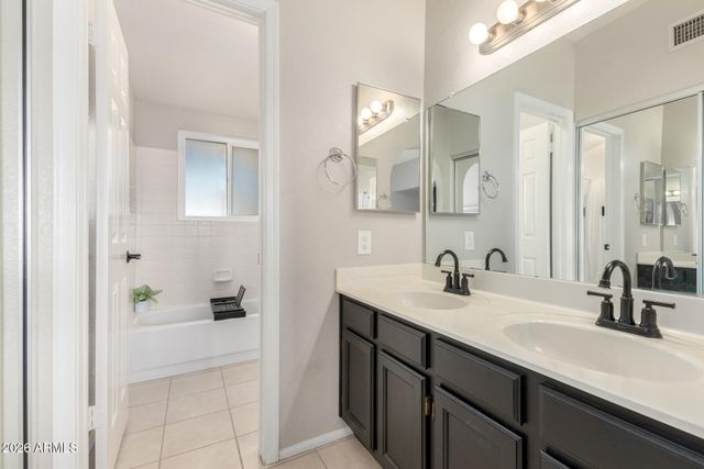 1718 S LONGMORE Street 34, Mesa, AZ 85202